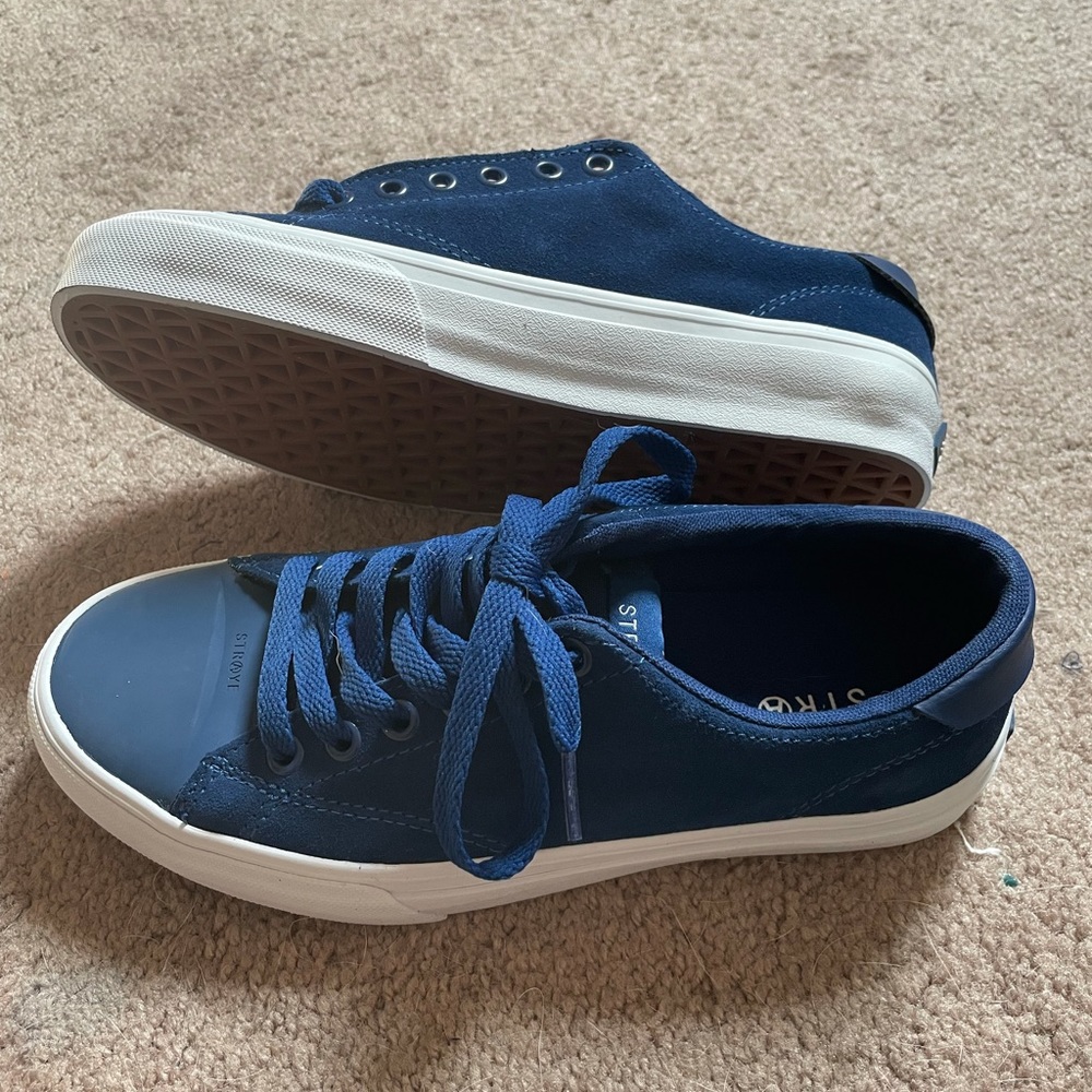 Straye Sneakers NEW!